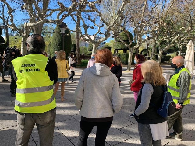 En el centro (de amarillo), la concejal de Sanidad, Blanca Carpintero.