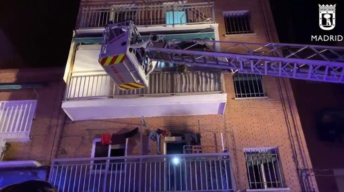 Siete heridos leves en el incendio en un edificio de Villaverde