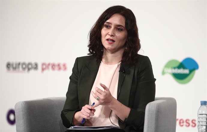 La presidenta de la Comunidad de Madrid y candidata a la reelección por el PP en las elecciones del 4 de mayo en la región, Isabel Díaz Ayuso, interviene en un Desayuno Informativo de Europa Press, a 5 de abril de 2021, en Madrid, (España). Su intervenc