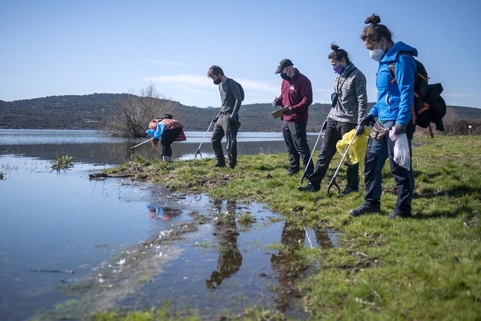 La campaña de ciencia ciudadana de LIBERA caracteriza 461 residuos abandonados en entornos fluviales de La Rioja