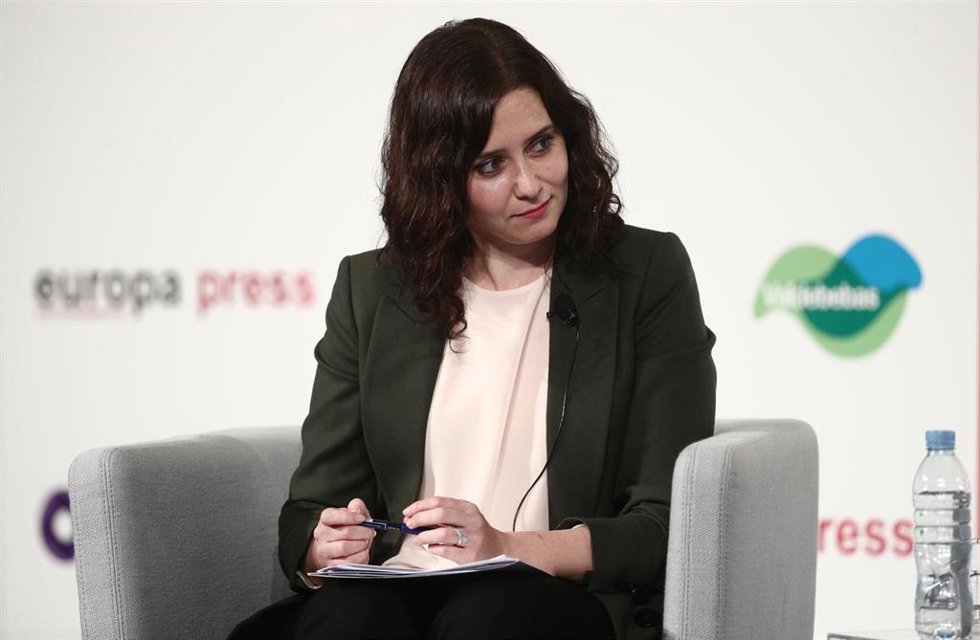 La presidenta de la Comunidad de Madrid y candidata a la reelección por el PP en las elecciones del 4 de mayo en la región, Isabel Díaz Ayuso, interviene en un Desayuno Informativo de Europa Press, a 5 de abril de 2021, en Madrid, (España). Su intervenc