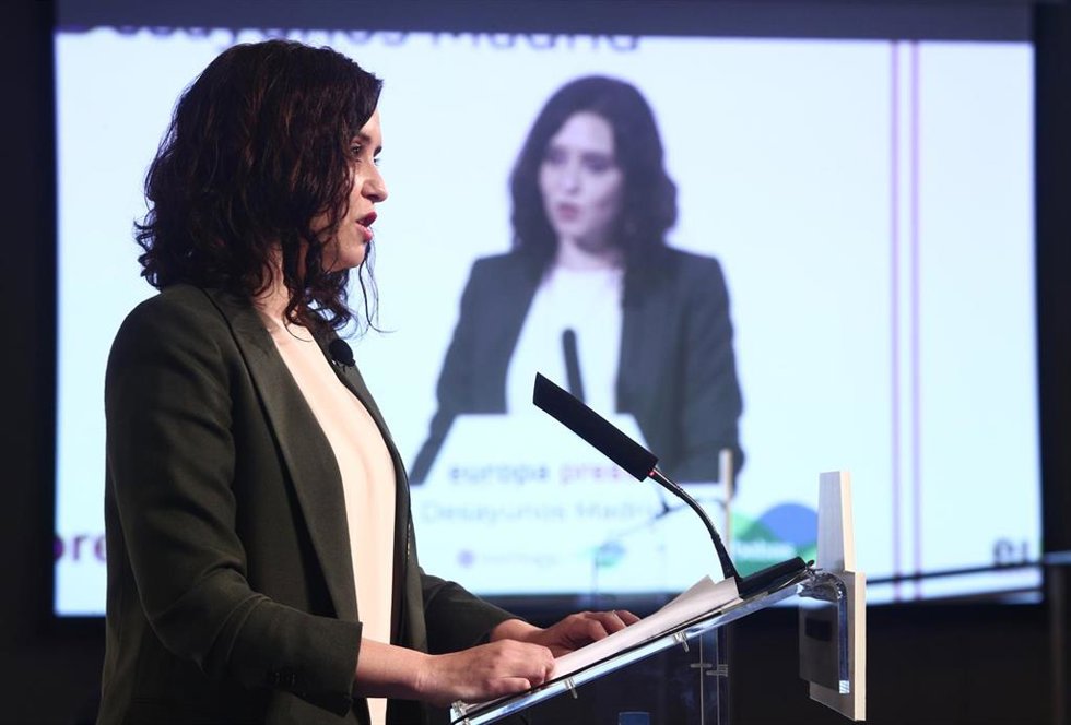 La presidenta de la Comunidad de Madrid y candidata a la reelección por el PP en las elecciones del 4 de mayo en la región, Isabel Díaz Ayuso, interviene en un Desayuno Informativo de Europa Press, a 5 de abril de 2021, en Madrid, (España). Su intervenc