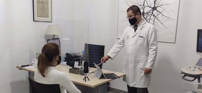 El grupo de neurólogos encabezado por el doctor Javier Abril está especializado en terapias avanzadas para el Parkinson.