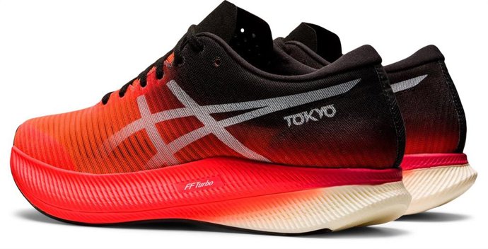 ASICS lanza sus modelos Metaspeed Sky y Edge para ayudar al corredor a ser más rápido.