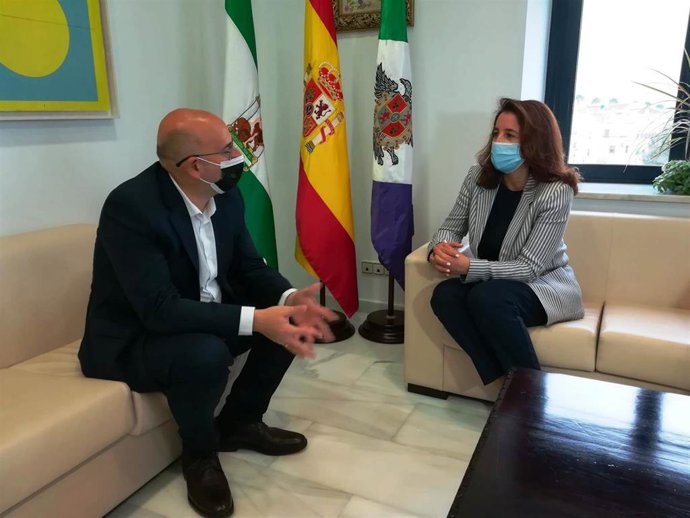 La alcaldesa de Alhaurín el Grande, Antonia Ledesma, y el diputado provincial Manuel López Mestanza