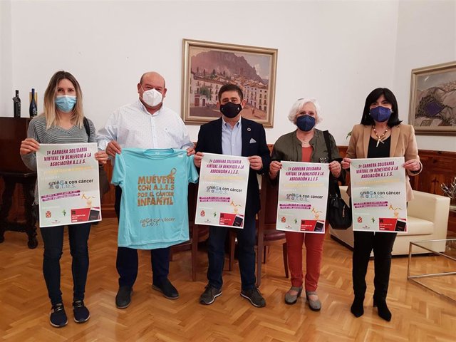 Presentación de la carrera solidaria a beneficio de ALES.