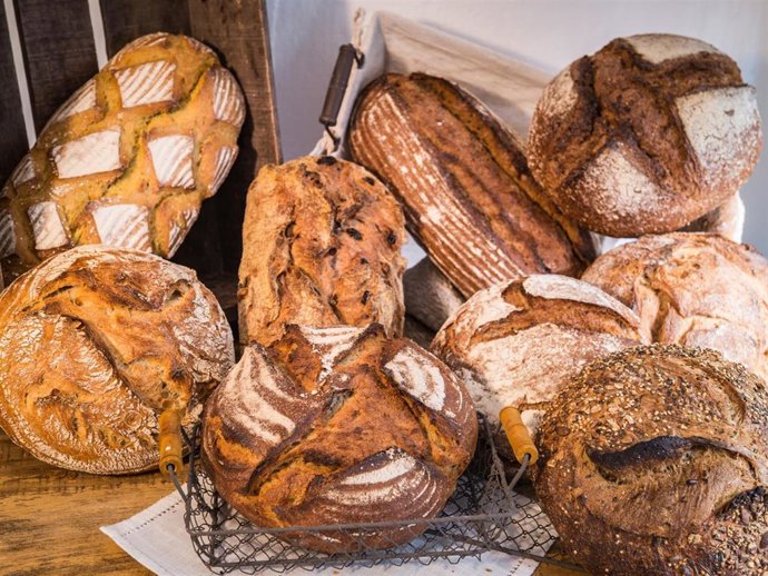 Archivo - La diferencia entre pan integral y pan de grano completo no siempre está demasiado clara