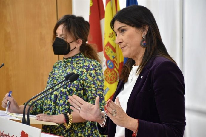 Ana Sánchez en rueda de prensa junto a Patricia Gómez