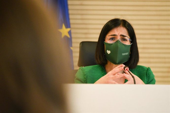 La ministra de Sanidad, Carolina Darias, ofrece una rueda de prensa a 5 de abril de 2021, en el edificio de Salud Pública de Valencia