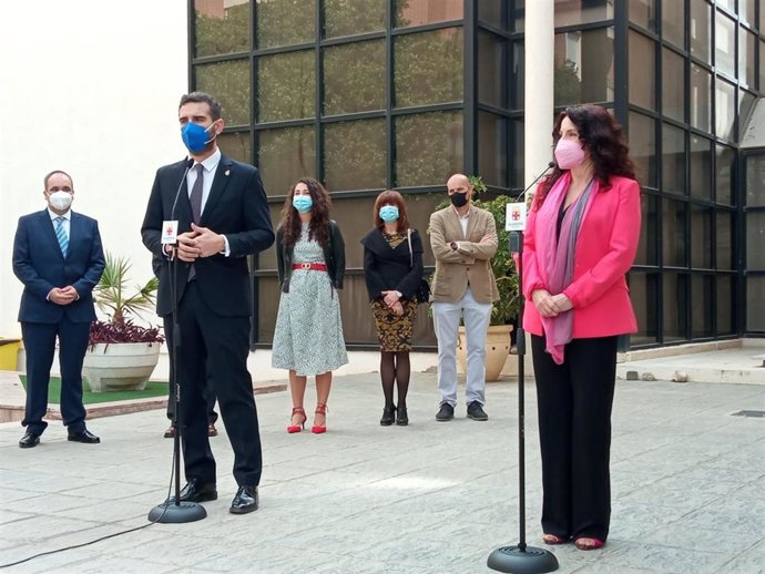 El alcalde de Almería y la consejera de Igualdad de la Junta de Andalucía