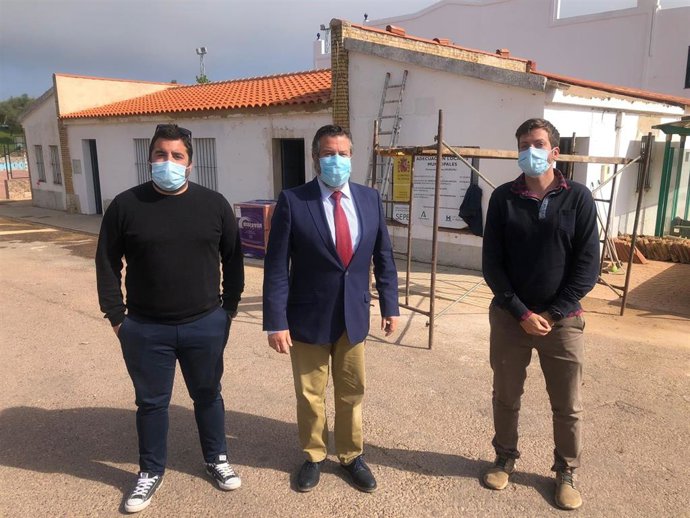 El delegado de Regeneración, Justicia y Administración Local en Huelva, Alfredo Martín, en Corteconcepción.