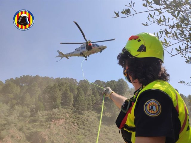 Intervención de los bomberos y el helicóptero para el rescate de Anna