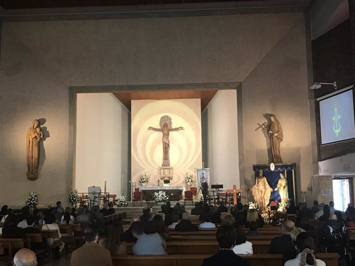 Iglesia de Santa Rita con las imágenes de Cristo Resucitado la Virgen de la Esperanza en Semana Santa