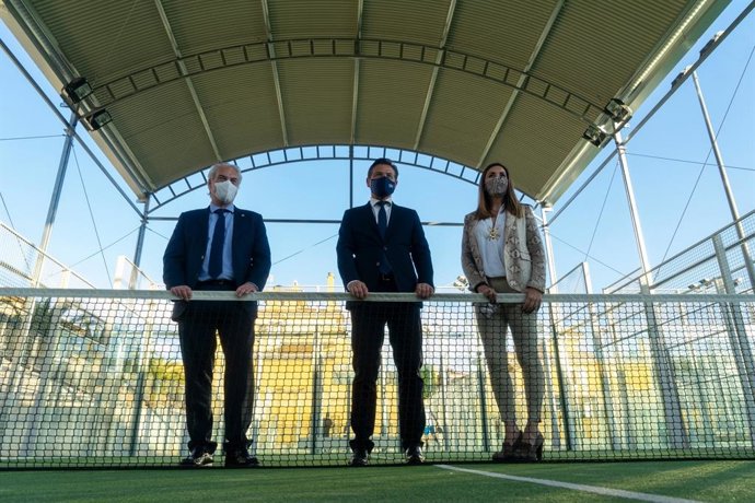 Visita del Ayuntamiento de Granada al centro de pádel Sierra Nevada