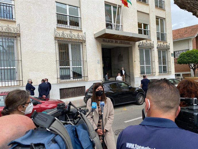 La delegada territorial de Regeneración, Justicia y Administración Local, Mónica Alejo, durante una atención a medios