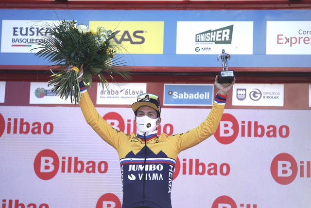 El ciclista Primoz roglic, tras ganar la primera etapa de la Itzulia 2021, a 5 de abril de 2021, en Bilbao, Euskadi (España). 