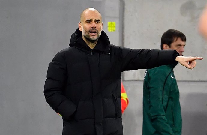 16 March 2021, Hungary, Budapest: Manchester City manager Pep Guardiola gestures on the touchline during the UEFA Champions League round of 16 second leg soccer match between Manchester City and Borussia Moenchengladbach at Puskas Arena. Photo: Marton M