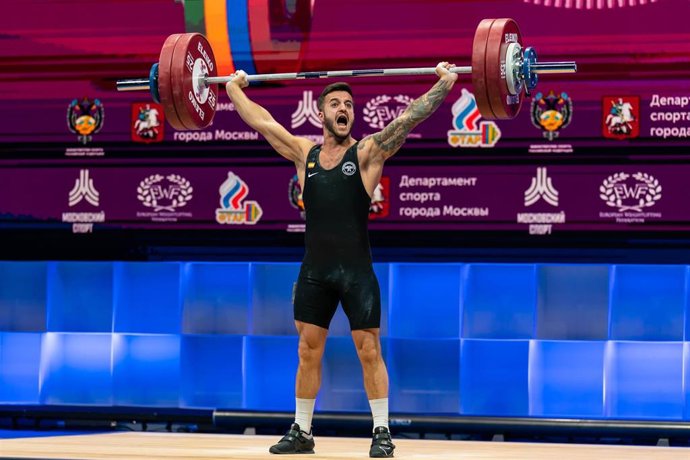 El español Acorán Hernández durante su participación en el Europeo de Halterofilia