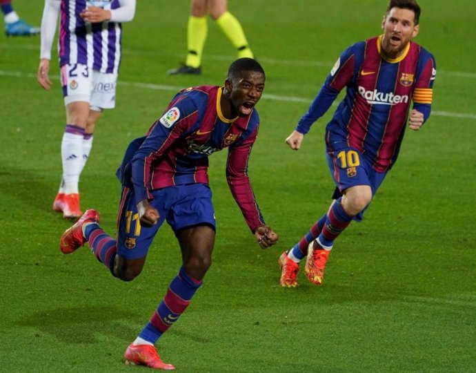 Dembélé corre a celebrar su gol de la victoria en el FC Barcelona-Valladolid de LaLiga Santander 2020-2021