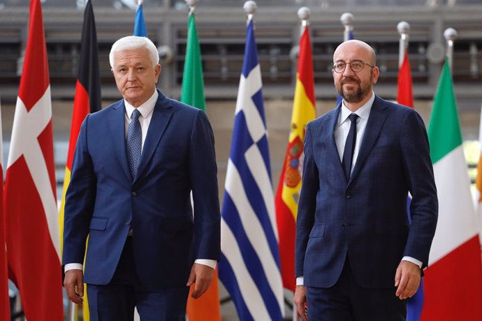 Archivo - HANDOUT - 13 July 2020, Belgium, Brussels: President of the European Council Charles Michel (R) receives Prime Minister of Montenegro Dusko Markovic ahead of their meeting. Photo: Dario Pignatelli/European Council/dpa - ATTENTION: editorial us