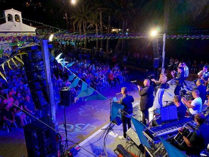 Archivo - Imagen de archivo de una orquesta en el transcurso de una fiesta popular en La Gomera