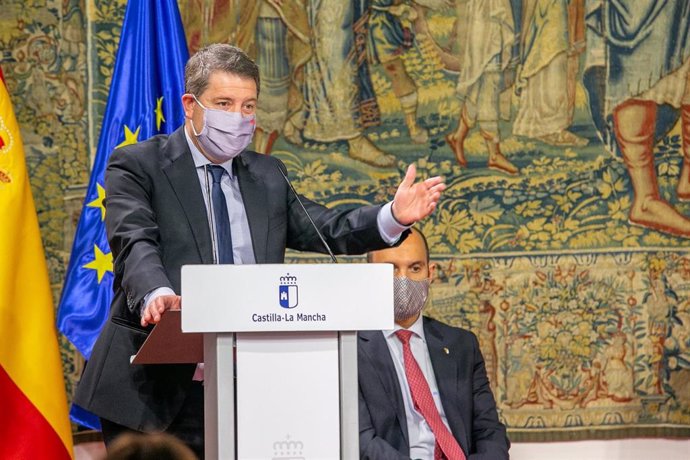 El presidente de C-LM, Emiliano García-Page, durante el acto de toma de posesión de Bárbara García como nueva consejera de Bienestar Social