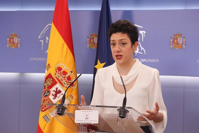 La portavoz parlamentaria de Unidas Podemos, Aina Vidal, interviene en una rueda de prensa