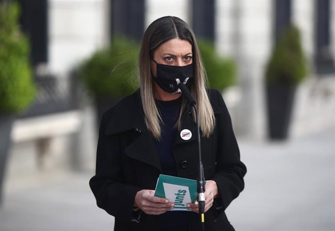 La portavoz de Junts, Miriam Nogueras, interviene durante una rueda de prensa en el Congreso