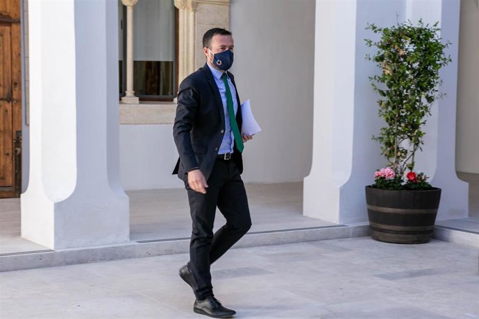 El consejero de Desarrollo Sostenible, José Luis Escudero, informa sobre los acuerdos del Consejo de Gobierno relacionados con su departamento