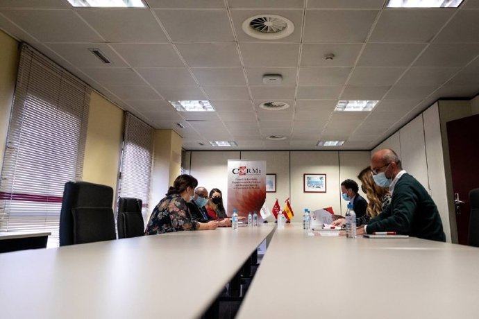 El candidato de Ciudadanos a la Presidencia de la Comunidad de Madrid, Edmundo Bal, se reúne con la directiva de CERMI Madrid.
