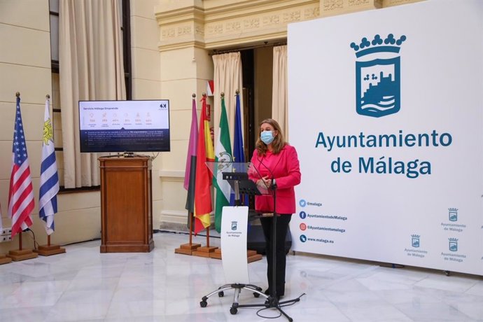 La concejala de Turismo, Promoción de la Ciudad y Captación de Inversiones, Rosa Sánchez, en rueda de prensa