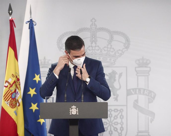 El presidente del Gobierno, Pedro Sánchez, a su llegada a una rueda de prensa en Moncloa, tras la celebración del Consejo de Ministros, a 6 de abril de 2021, en Madrid (España). Durante su la rueda, el jefe del Ejecutivo ha informado del desarrollo del 
