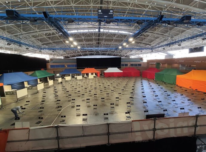 Interior del Multiusos de Salamanca preparado para la vacunación masiva.