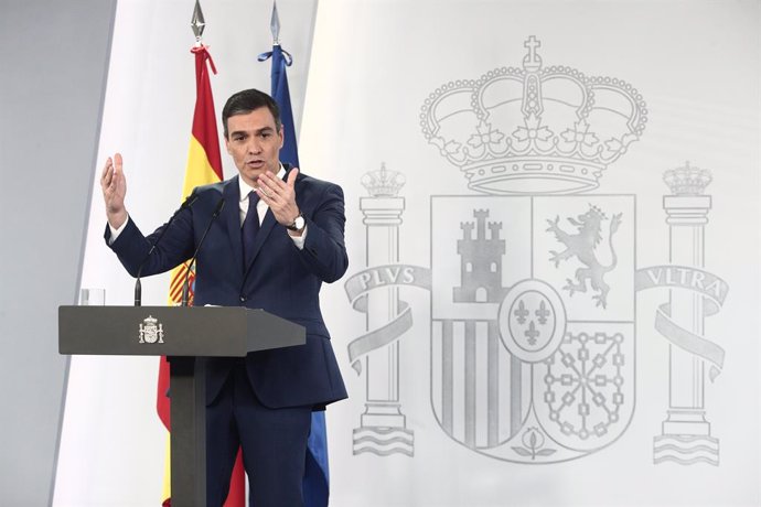 El presidente del Gobierno, Pedro Sánchez, ofrece una rueda de prensa en Moncloa, tras la celebración del Consejo de Ministros, a 6 de abril de 2021, en Madrid (España). Durante su la rueda, el jefe del Ejecutivo ha informado del desarrollo del plan de 