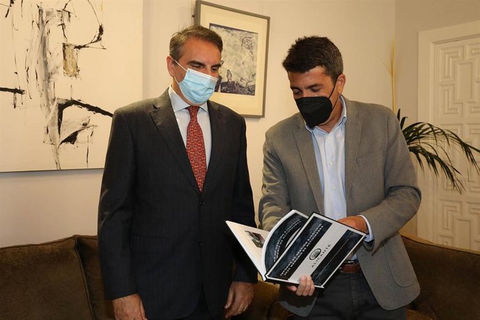 El presidente de la Diputación se reúne con la Asociación Alicante por el Turismo de Cruceros