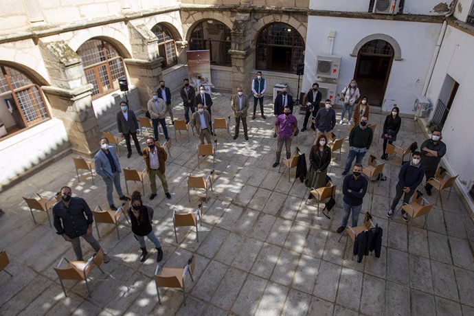 La Diputación de Cáceres clausura el programa de becas Europa del que se han beneficiado doce jóvenes que se han formado en instituciones europeas y empresas cacereñas