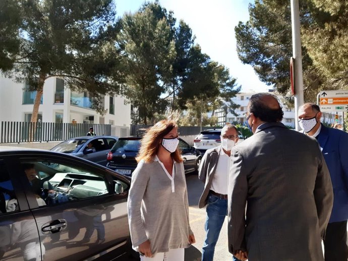 La presidenta del Govern balear, Francina Armengol, a su llegada a un acto en Calvi.
