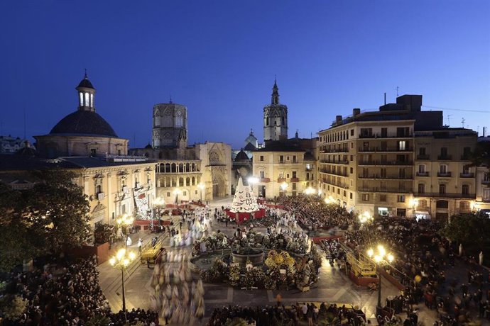 Archivo - Imagen de la Ofrenda a la Virgen  en las Fallas 2019