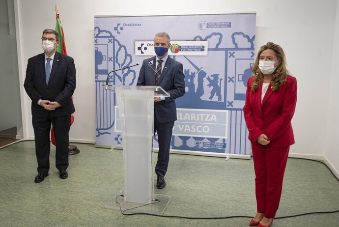 El alcalde de Bilbao, Juan Mari Aburto, el Lehendakari, Iñigo Urkullu, y la consejera de Salud, Gotzone Sagardui.