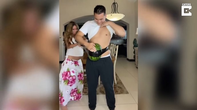 Este hombre se pone en la piel de su mujer embarazada durante un día para experimentar lo que es llevar un embarazo