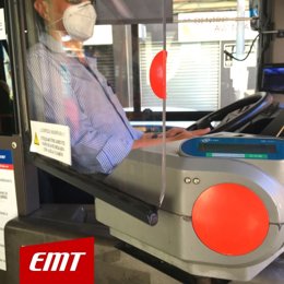 Archivo - Conductor de autobús en Málaga