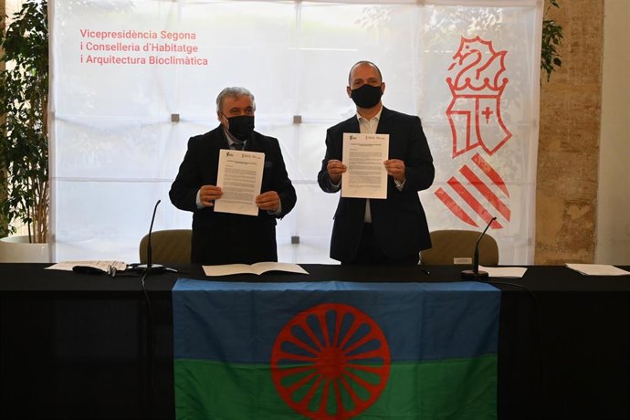 Firma del acuerdo entre Vivienda y FAGA