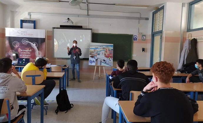 Alumnos de un centro educativo de Huelva en el 'Campus de la Energía'.