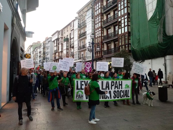Archivo - Una de las manifestaciones de la PAH en Santander
