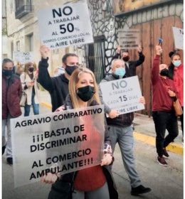 Manifestación del comercio ambulante en Paterna (Valencia).