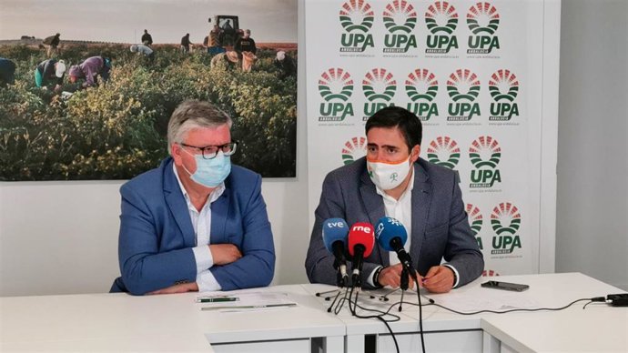 El actual secretrario regional de UPA-A, Miguel Cobos, y Cristóbal Cano, que se presentará a la Secretaría General de UPA-A en el 8 Congreso Regional.