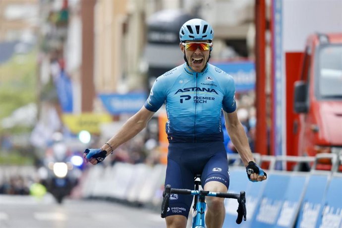 El ciclista español Alex Aranburu (Astana Premier Tech) gana la segunda etapa de la Itzulia Basque Country 2021, disputada entre Zalla y Sestao sobre 154,8 kilómetros
