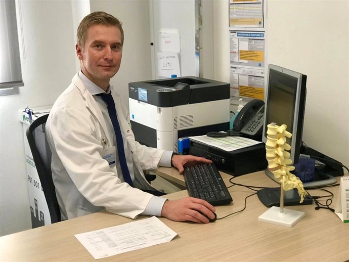 El médico adjunto de Cirugía Ortopédica y Traumatología del Hospital Infanta Elena, Tomasz Zbigniew Rumin.