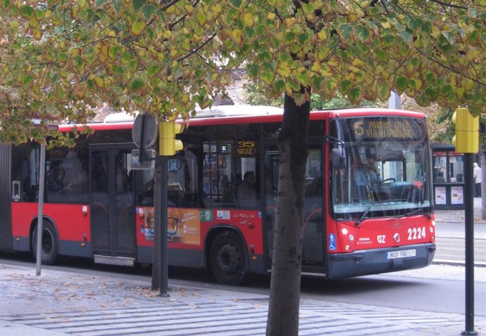 Archivo - Autobús urbano de Zaragoza.