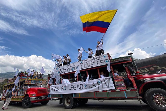 Movilización de antiguos guerrilleros de las desaparecidas FARC rumbo a Bofotá para participar en las movilizaciones contra la violencia cometida contra líderes sociales, excombatientes y comunidades indígenas.